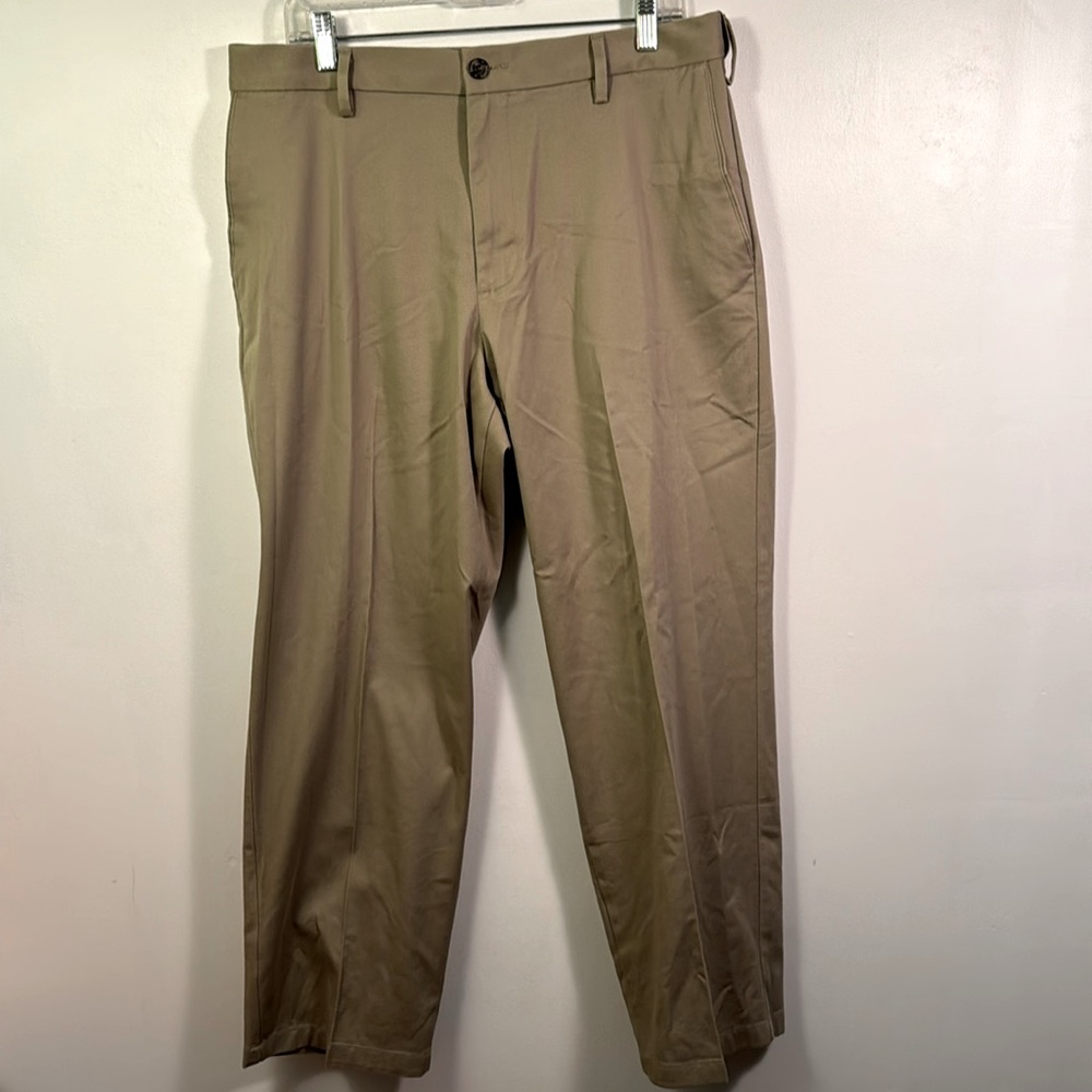 Men’s Relaxed fit Dockers Khaki Dress Pants. 34W‎ 30L